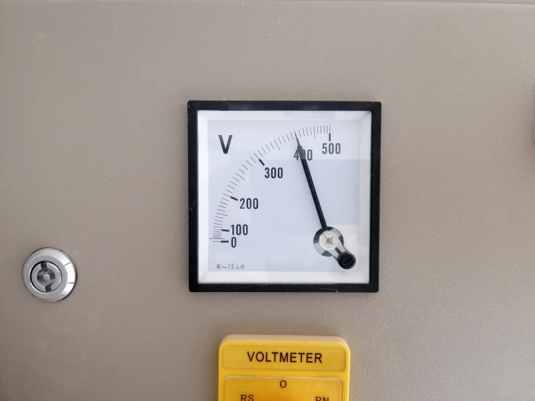 Voltmeter shows 400 volts for the rapid heating of the DISCHER bedpan washer.